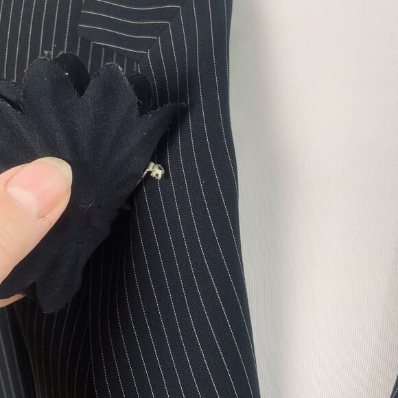 Tahari ASL Size 8 Flower Brooch Pinstripe Blazer Jacket Black White Career - Picture 9 of 15